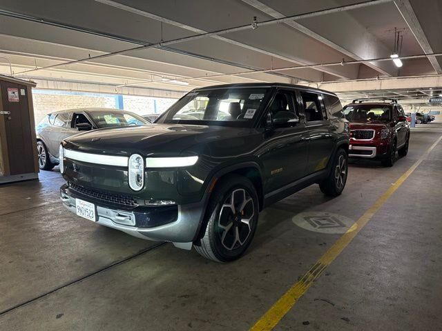 2024 Rivian R1S Adventure