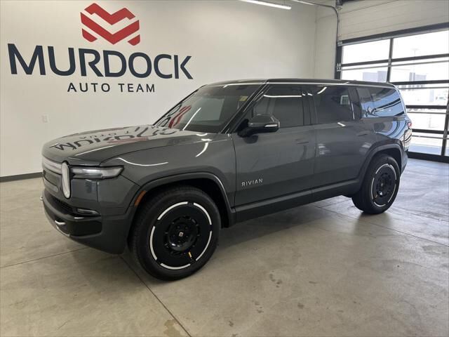 2025 Rivian R1S Adventure