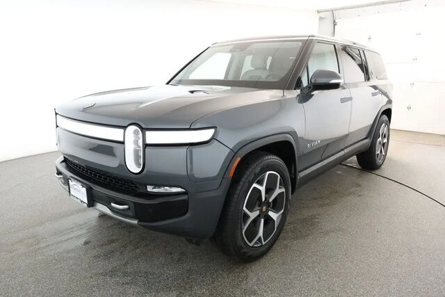2024 Rivian R1S Adventure