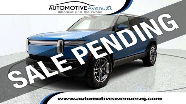 2025 Rivian R1S Adventure