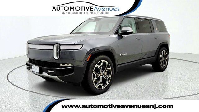 2024 Rivian R1S Adventure
