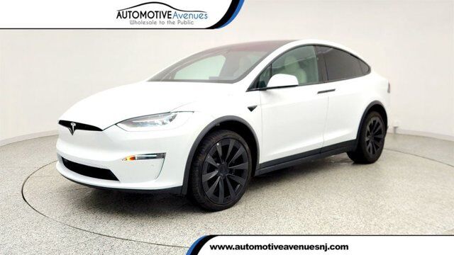 2022 Tesla Model X AWD w/ 22'' Wheels &amp; Cream Int.
