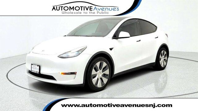 2023 Tesla Model Y Long Range — photo 1 of 13