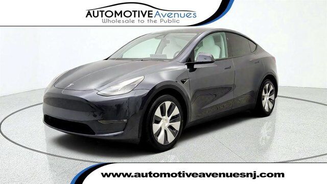 2024 Tesla Model Y Long Range — photo 1 of 13