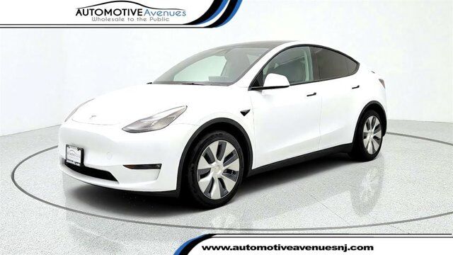 2024 Tesla Model Y Long Range — photo 1 of 13
