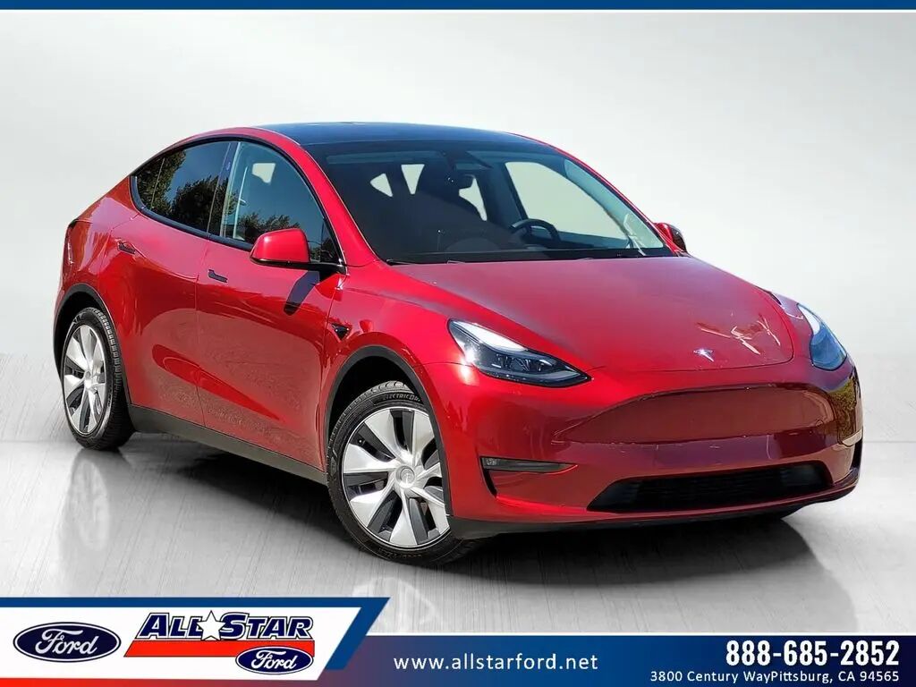 2024 Tesla Model Y Long Range — photo 1 of 13