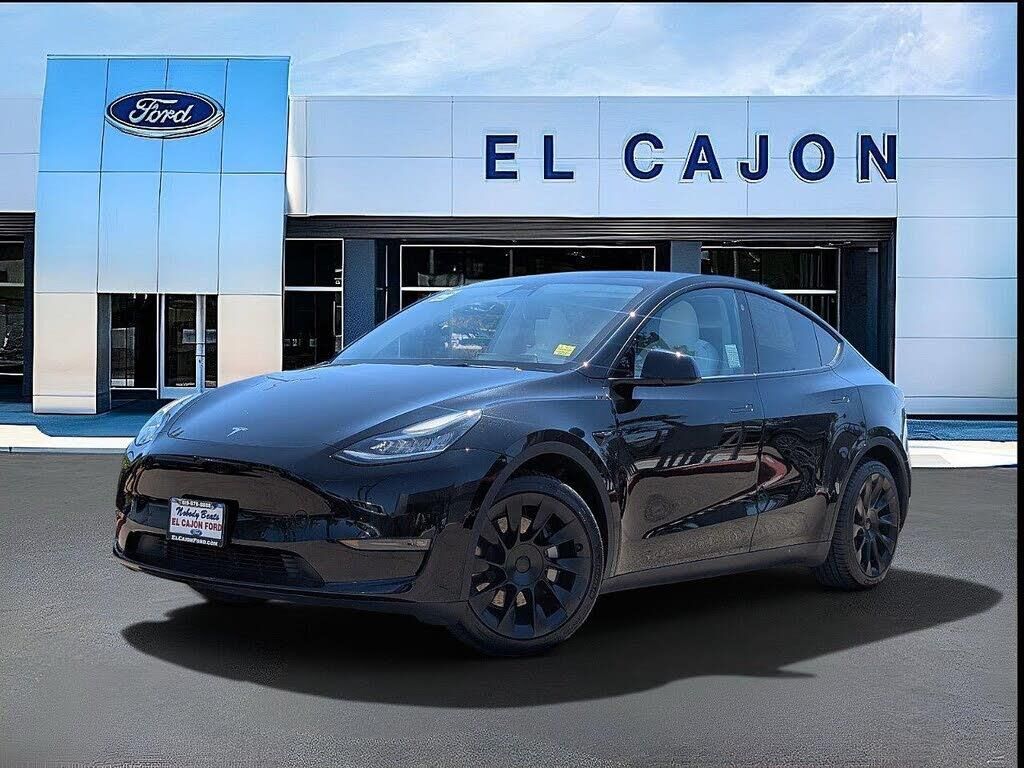 2022 Tesla Model Y Long Range — photo 1 of 1