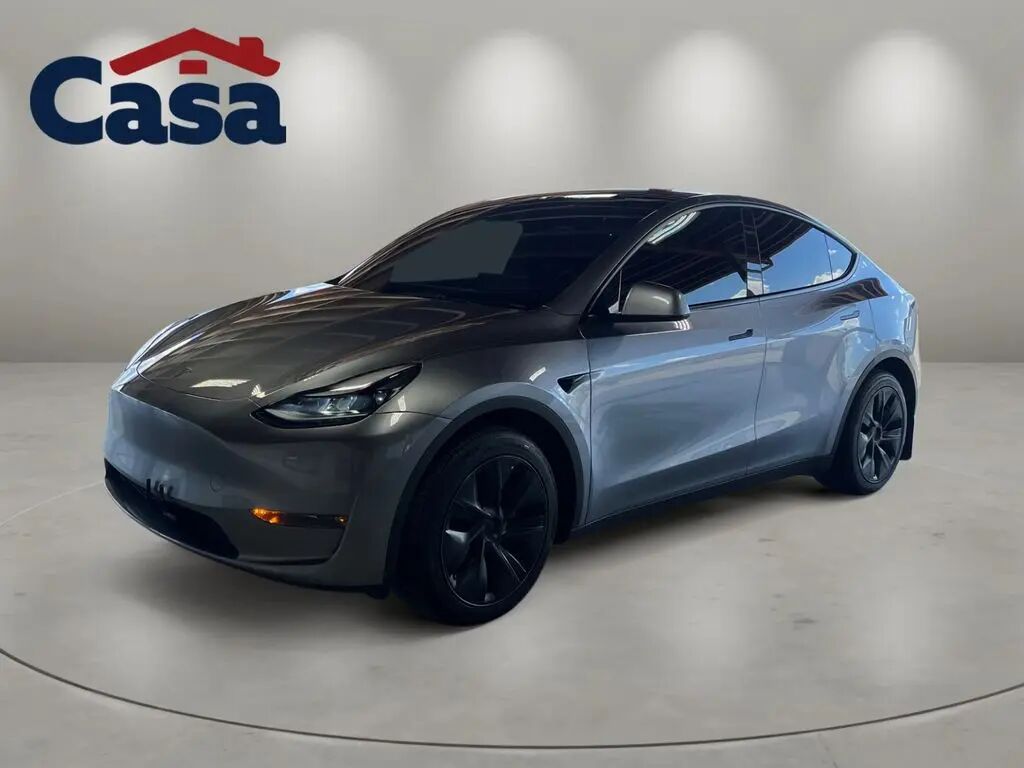 2025 Tesla Model Y Long Range — photo 1 of 16