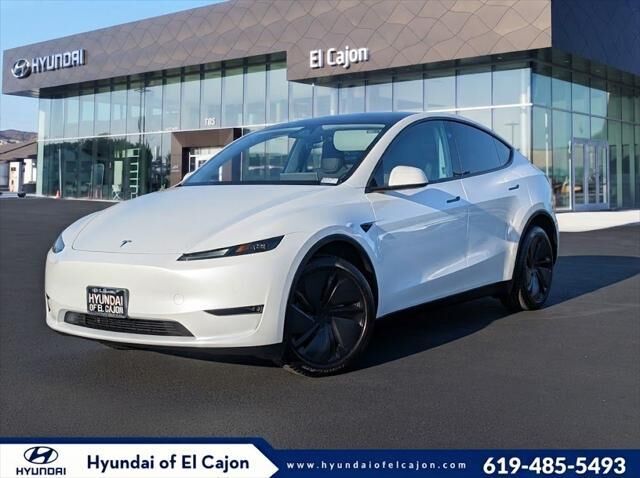 2026 Tesla Model Y Long Range — photo 1 of 13