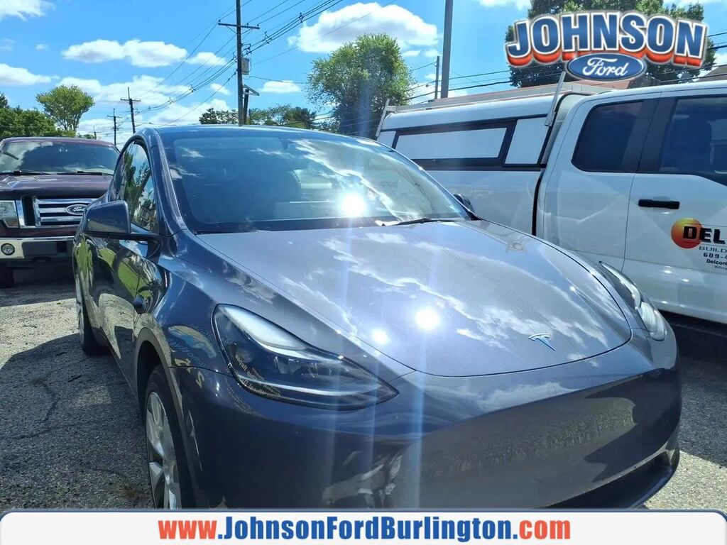 2023 Tesla Model Y Base — photo 1 of 9