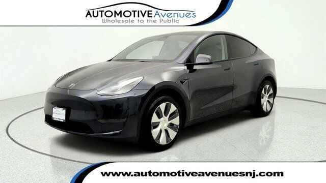 2024 Tesla Model Y RWD *Ltd Avail* — photo 1 of 13