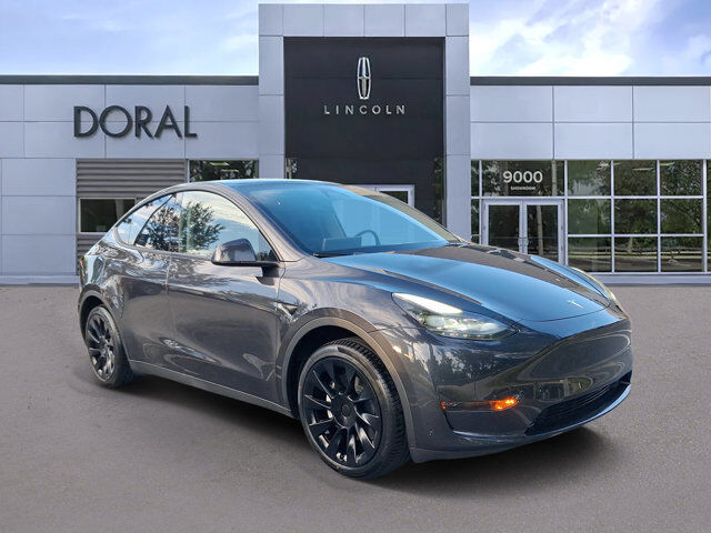 2024 Tesla Model Y Long Range — photo 1 of 14