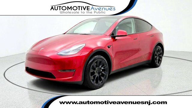 2024 Tesla Model Y RWD *Ltd Avail* w/ 20'' Induction Wheels