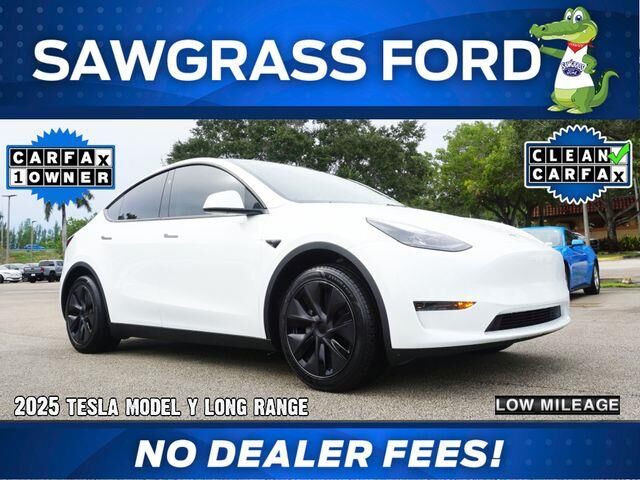 2025 Tesla Model Y Long Range — photo 1 of 13