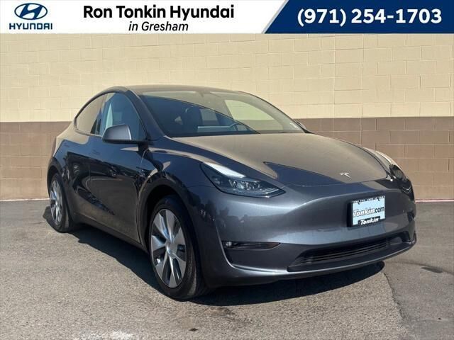 2023 Tesla Model Y Base — photo 1 of 13