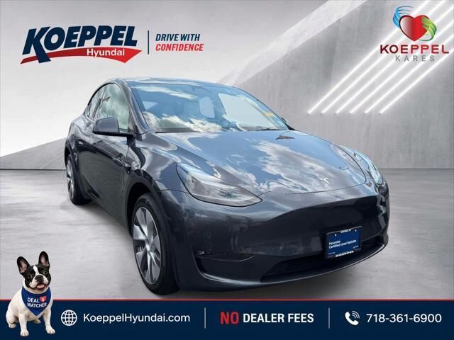 2023 Tesla Model Y Long Range — photo 1 of 13