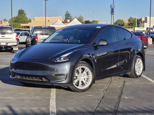 2024 Tesla Model Y Long Range — photo 1 of 4
