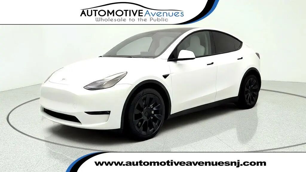 2022 Tesla Model Y Long Range — photo 1 of 13