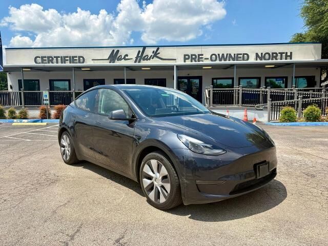 2024 Tesla Model Y Long Range — photo 1 of 13