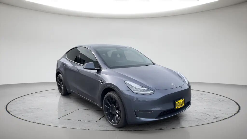 2023 Tesla Model Y Long Range — photo 1 of 12