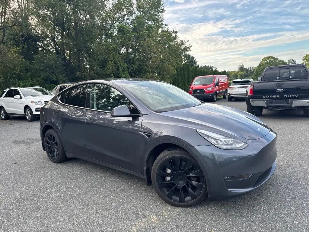 2022 Tesla Model Y Long Range — photo 1 of 13