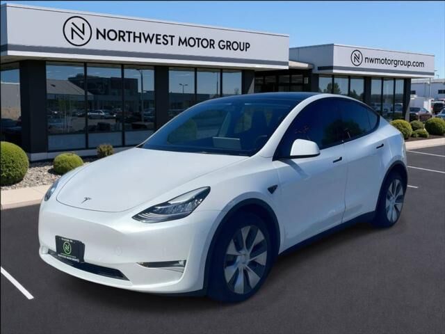 2022 Tesla Model Y Long Range — photo 1 of 13
