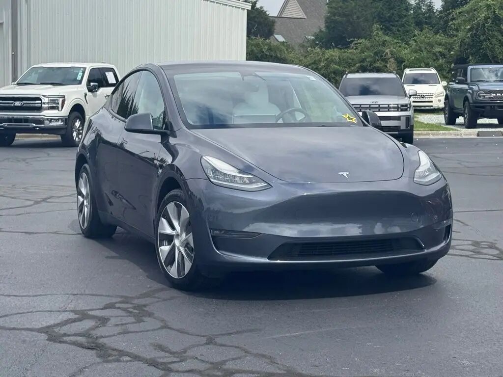 2023 Tesla Model Y Long Range — photo 1 of 13