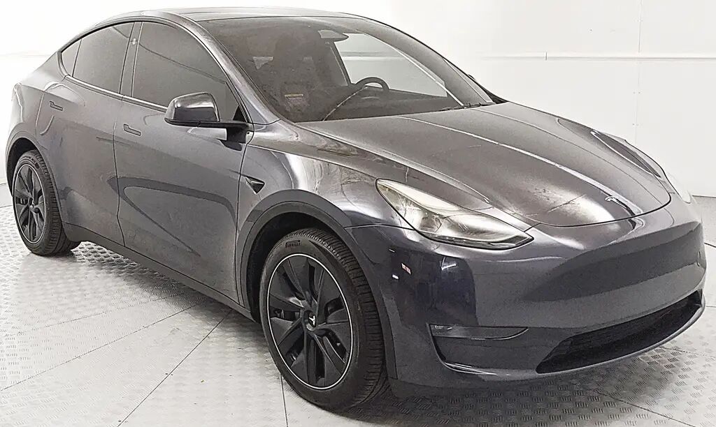 2024 Tesla Model Y Long Range — photo 1 of 23