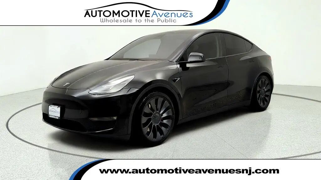 2023 Tesla Model Y Performance — photo 1 of 13