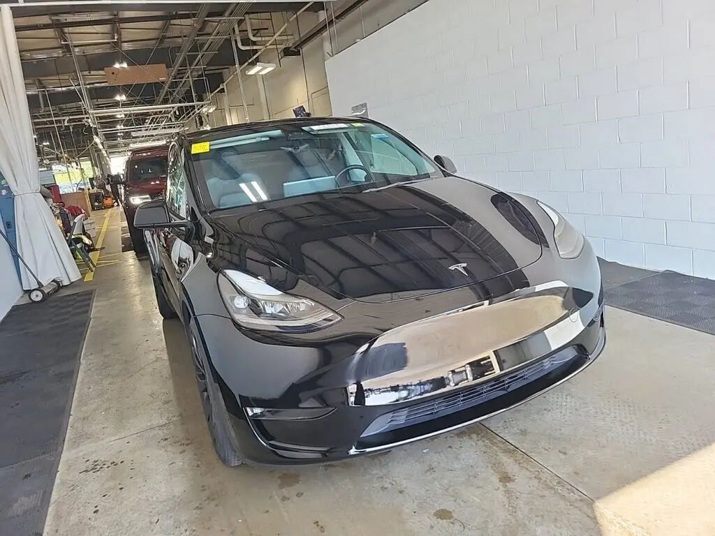 2023 Tesla Model Y Performance — photo 1 of 13