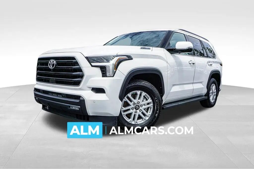 2025 Toyota Sequoia SR5 — photo 1 of 13