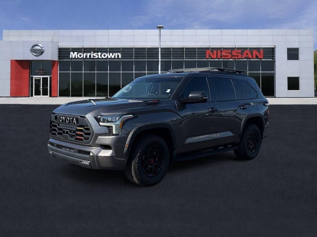 2023 Toyota Sequoia SR5 — photo 1 of 13