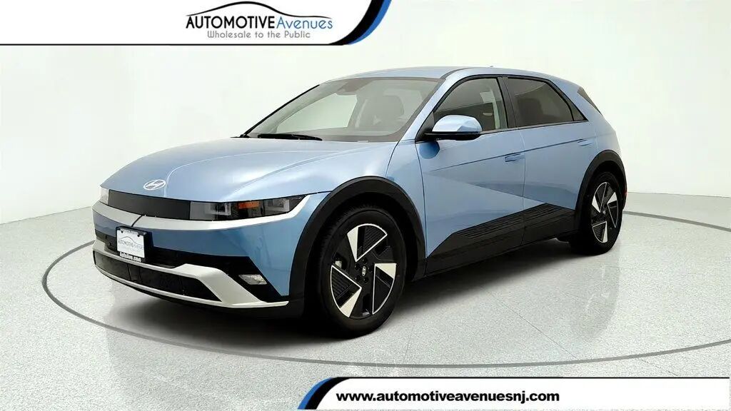 2025 Hyundai IONIQ 5 SE — photo 1 of 13