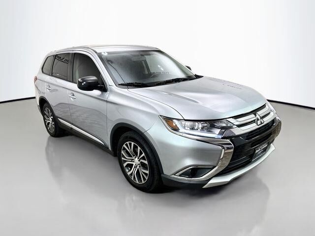 2017 Mitsubishi Outlander ES — photo 1 of 13