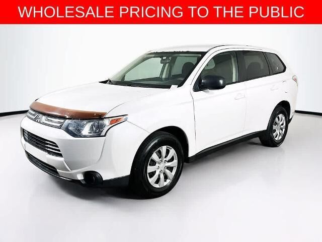 2014 Mitsubishi Outlander ES — photo 1 of 13