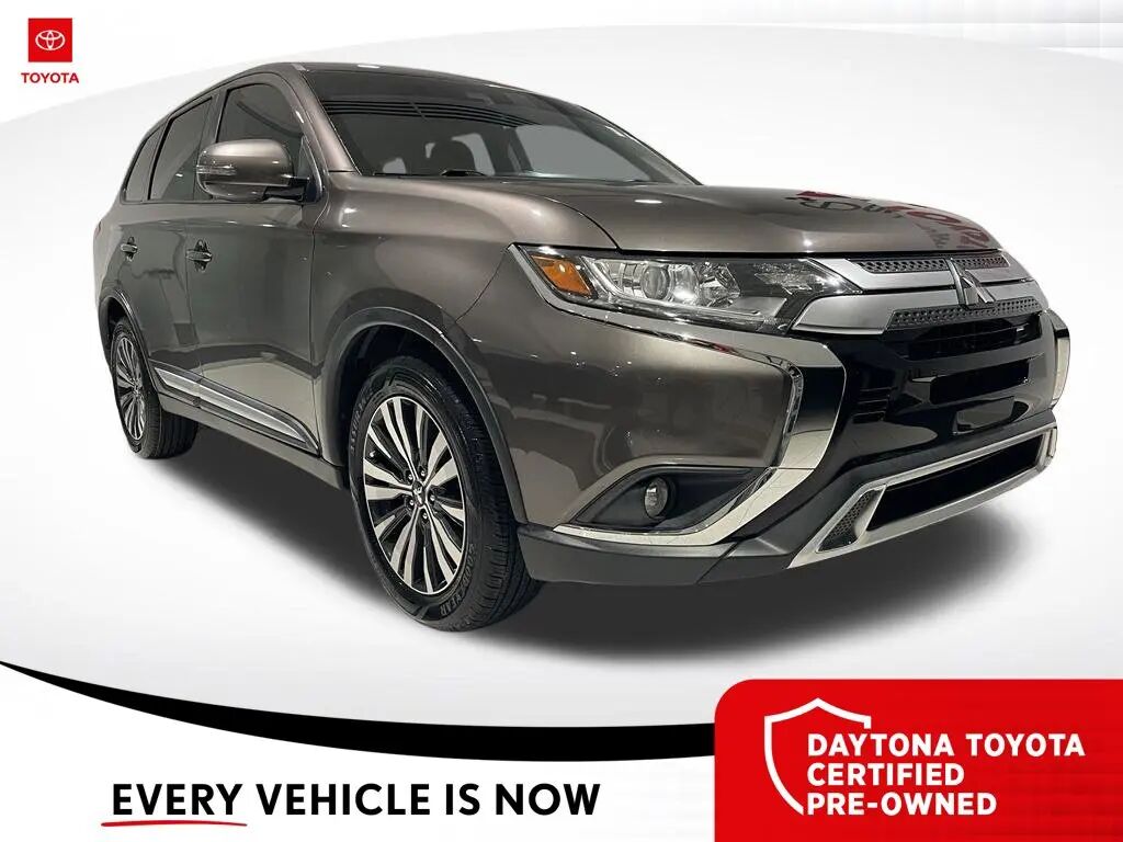 2020 Mitsubishi Outlander SE — photo 1 of 13