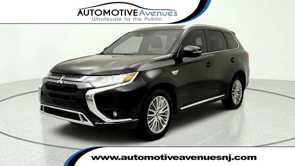 2020 Mitsubishi Outlander PHEV SEL — photo 1 of 5