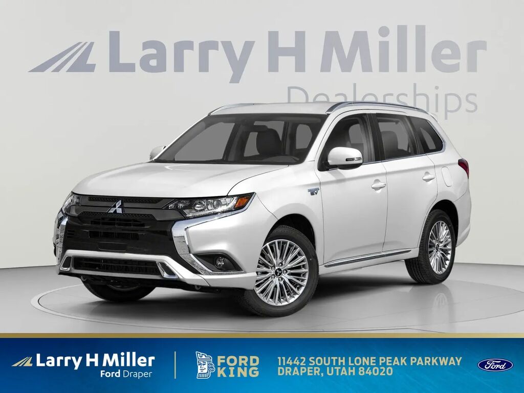 2021 Mitsubishi Outlander PHEV LE — photo 1 of 13