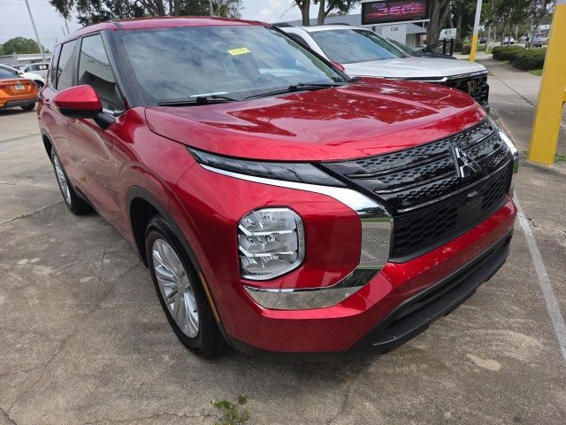 2024 Mitsubishi Outlander ES