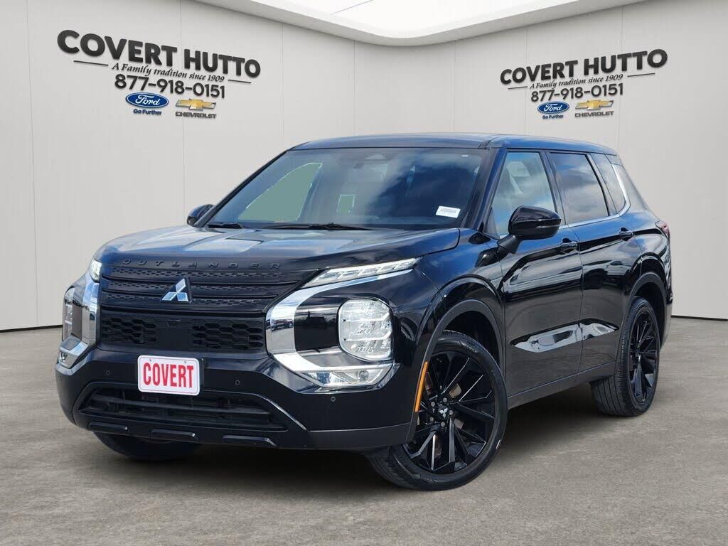 2022 Mitsubishi Outlander Black Edition — photo 1 of 1