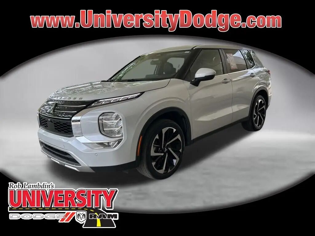 2023 Mitsubishi Outlander ES — photo 1 of 13