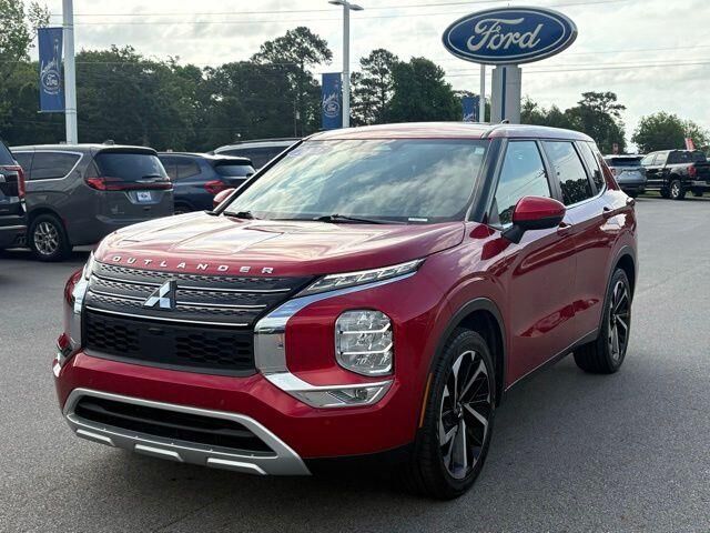 2023 Mitsubishi Outlander SE — photo 1 of 1