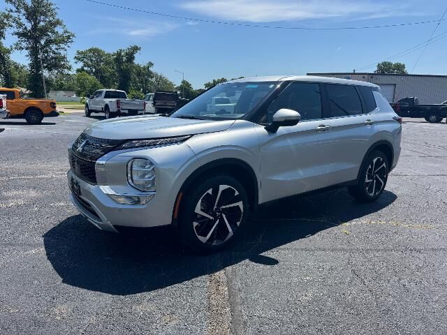 2023 Mitsubishi Outlander SE