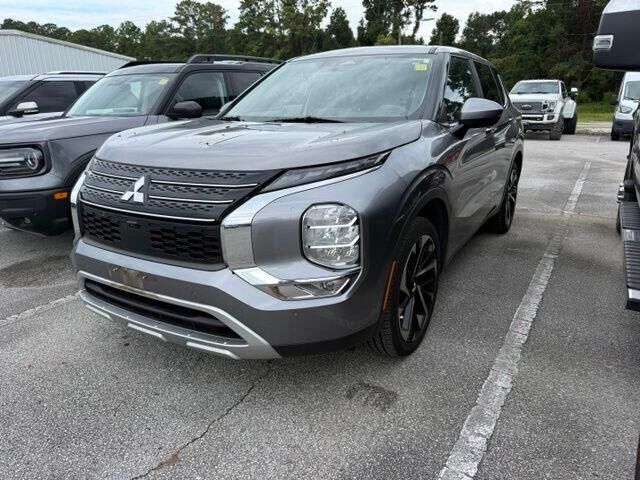 2022 Mitsubishi Outlander SE