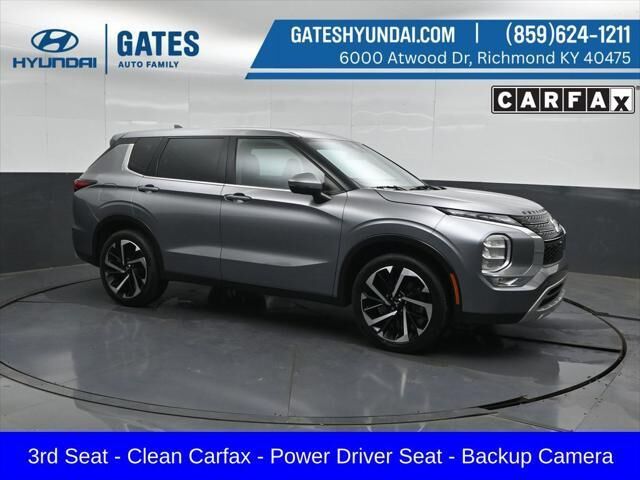 2023 Mitsubishi Outlander SE — photo 1 of 13