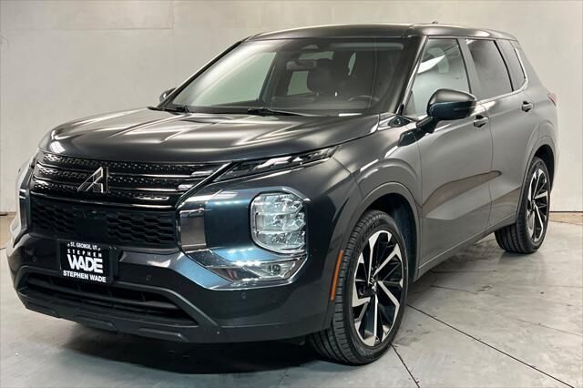 2024 Mitsubishi Outlander SE — photo 1 of 13