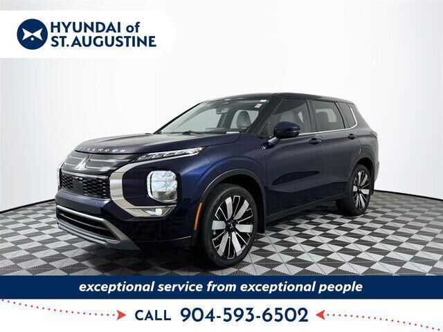 2025 Mitsubishi Outlander SE — photo 1 of 10