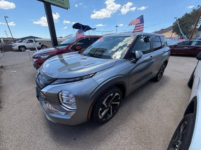 2024 Mitsubishi Outlander SE — photo 1 of 6
