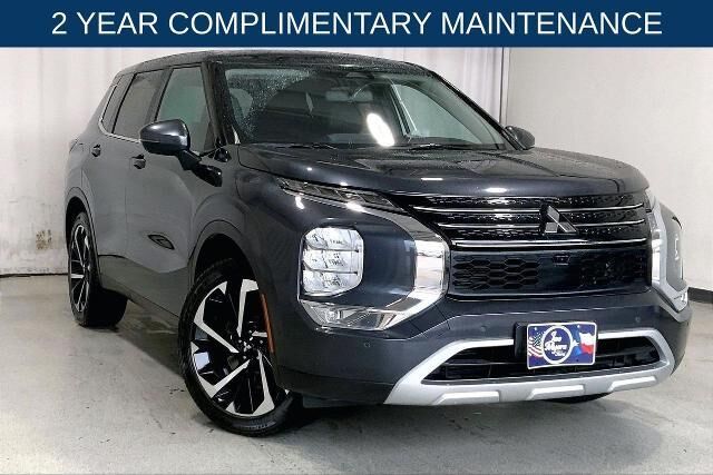 2024 Mitsubishi Outlander SE — photo 1 of 13