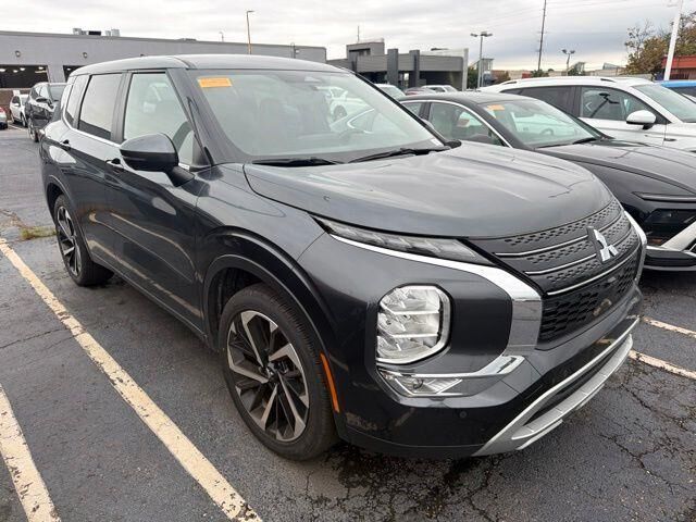 2024 Mitsubishi Outlander SE